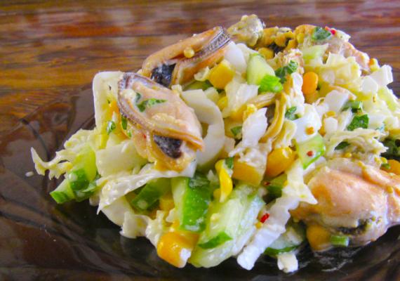 Салаты из морепродуктов: простые и вкусные рецепты с морским коктейлем на праздничный стол